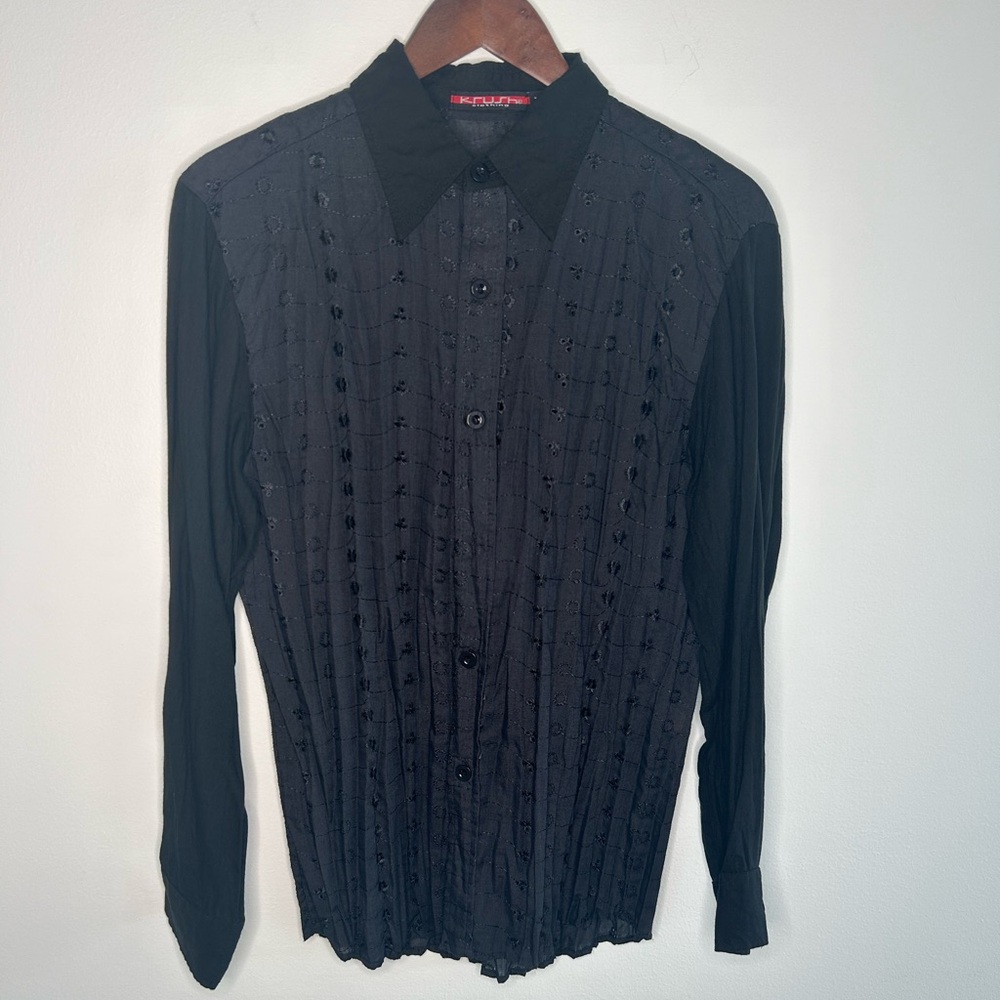 Men’s Vintage Early 2000s Size Medium Black Embroidered Eyelet Button Up Shirt